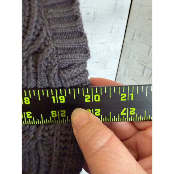 Packed women’s sweater vest, gray cable Knit organic cotton heritage piece  - Picture 8 of 9